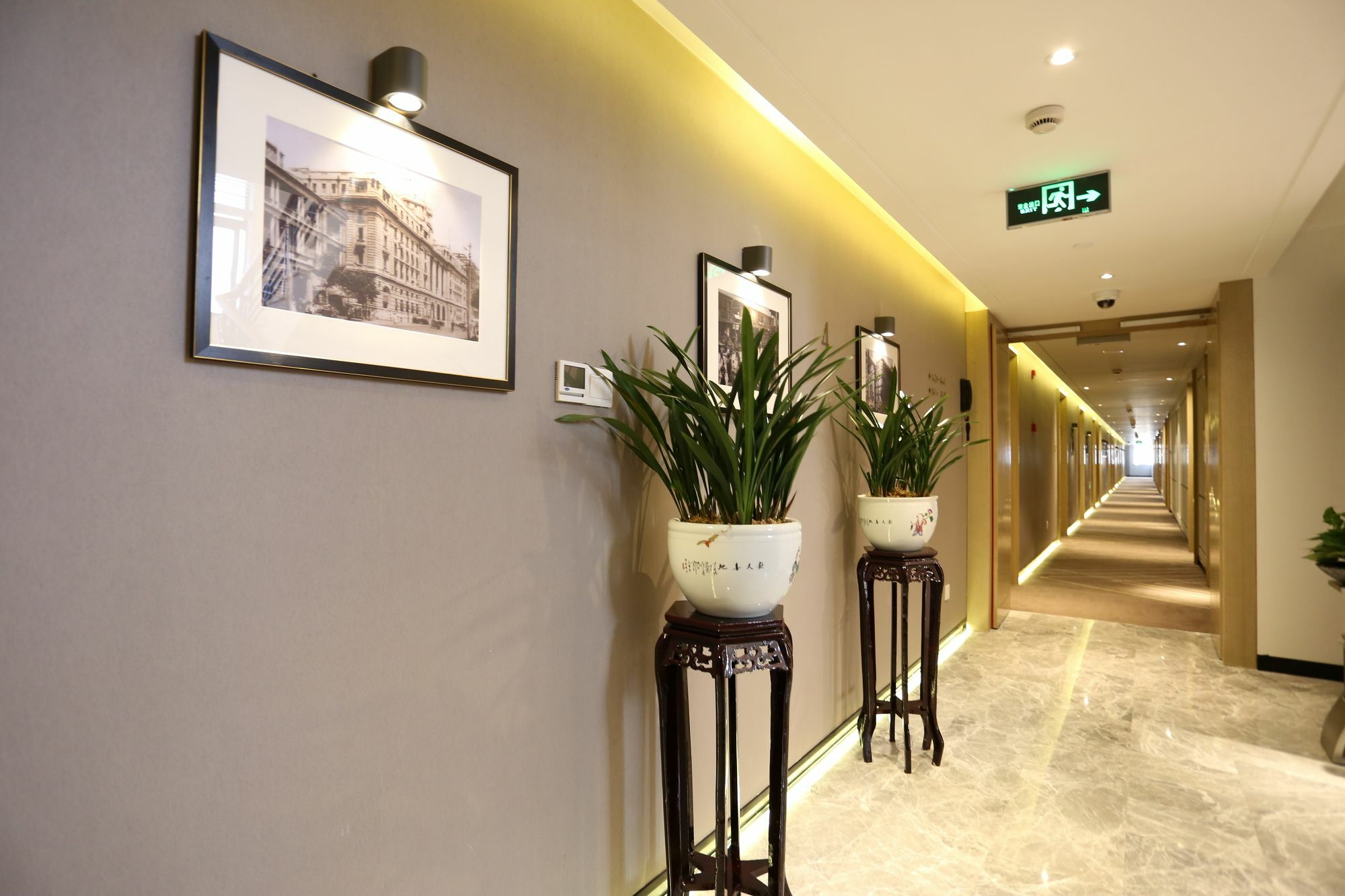 Jinjiang Metropolo Classiq Shanghai Nanjing Road Exterior foto