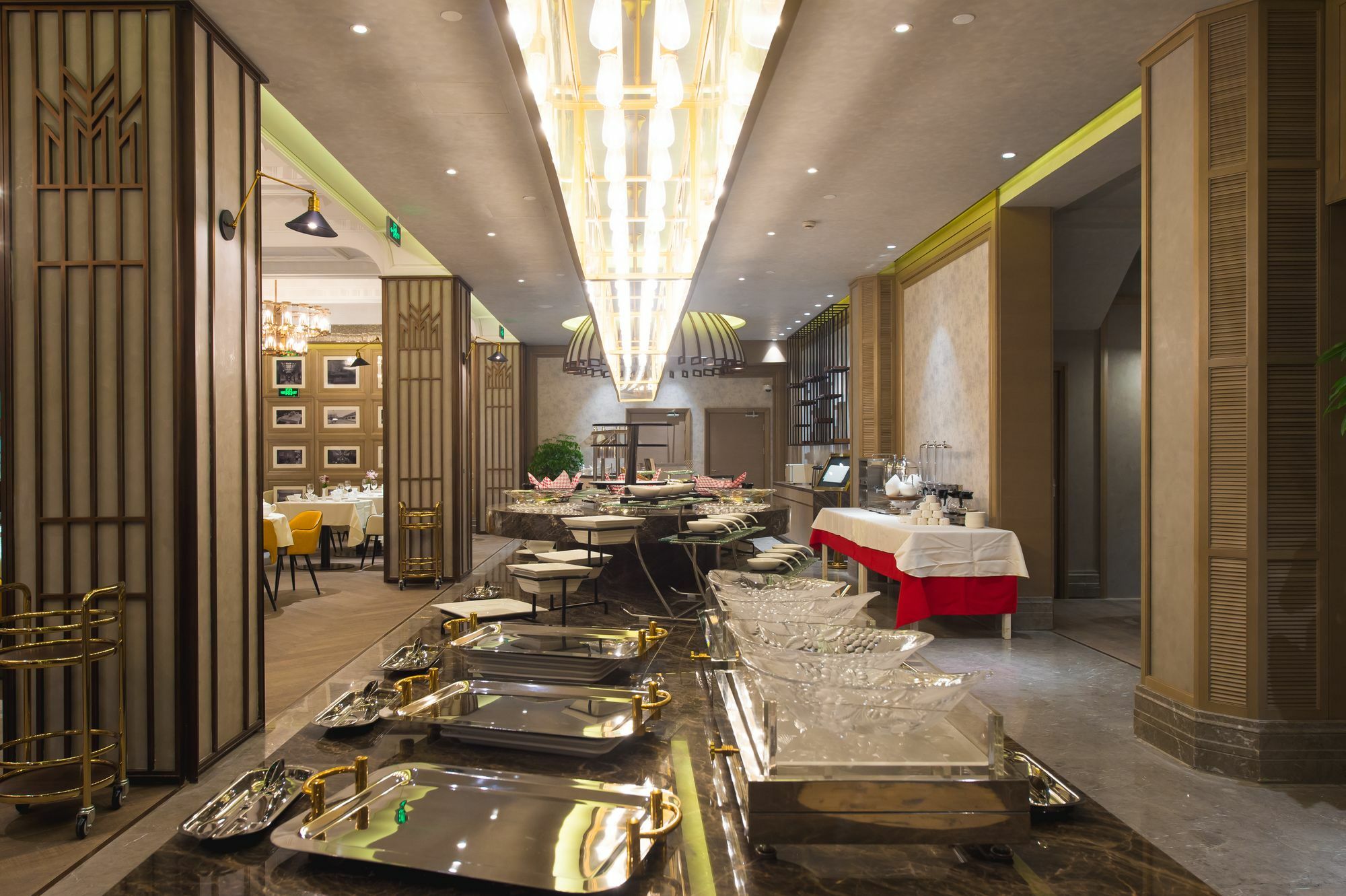Jinjiang Metropolo Classiq Shanghai Nanjing Road Exterior foto